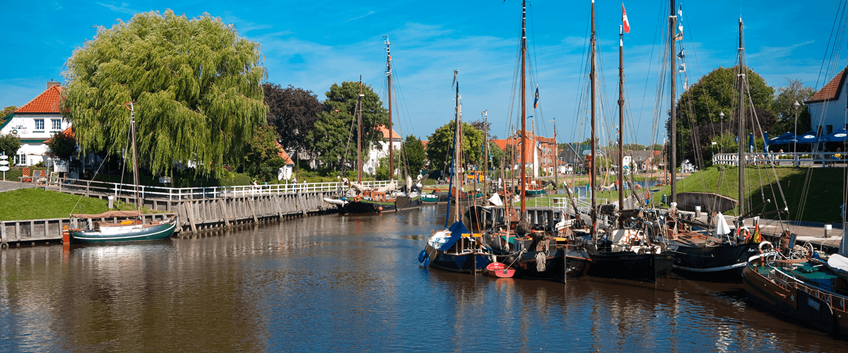 Blick in die Hafeneinfahrt von Carolinensiel