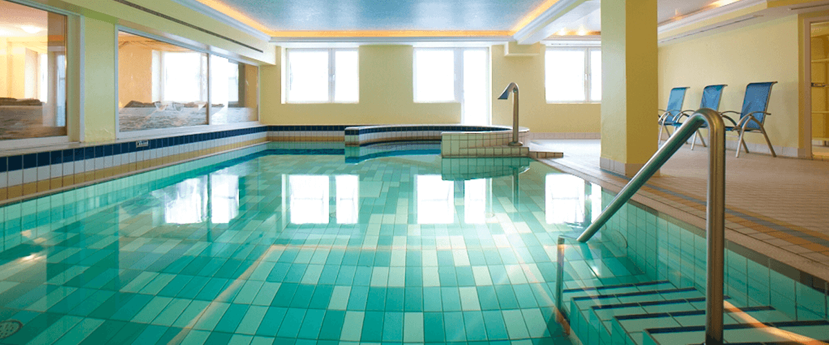 Hallenbad mit Whirlcorner