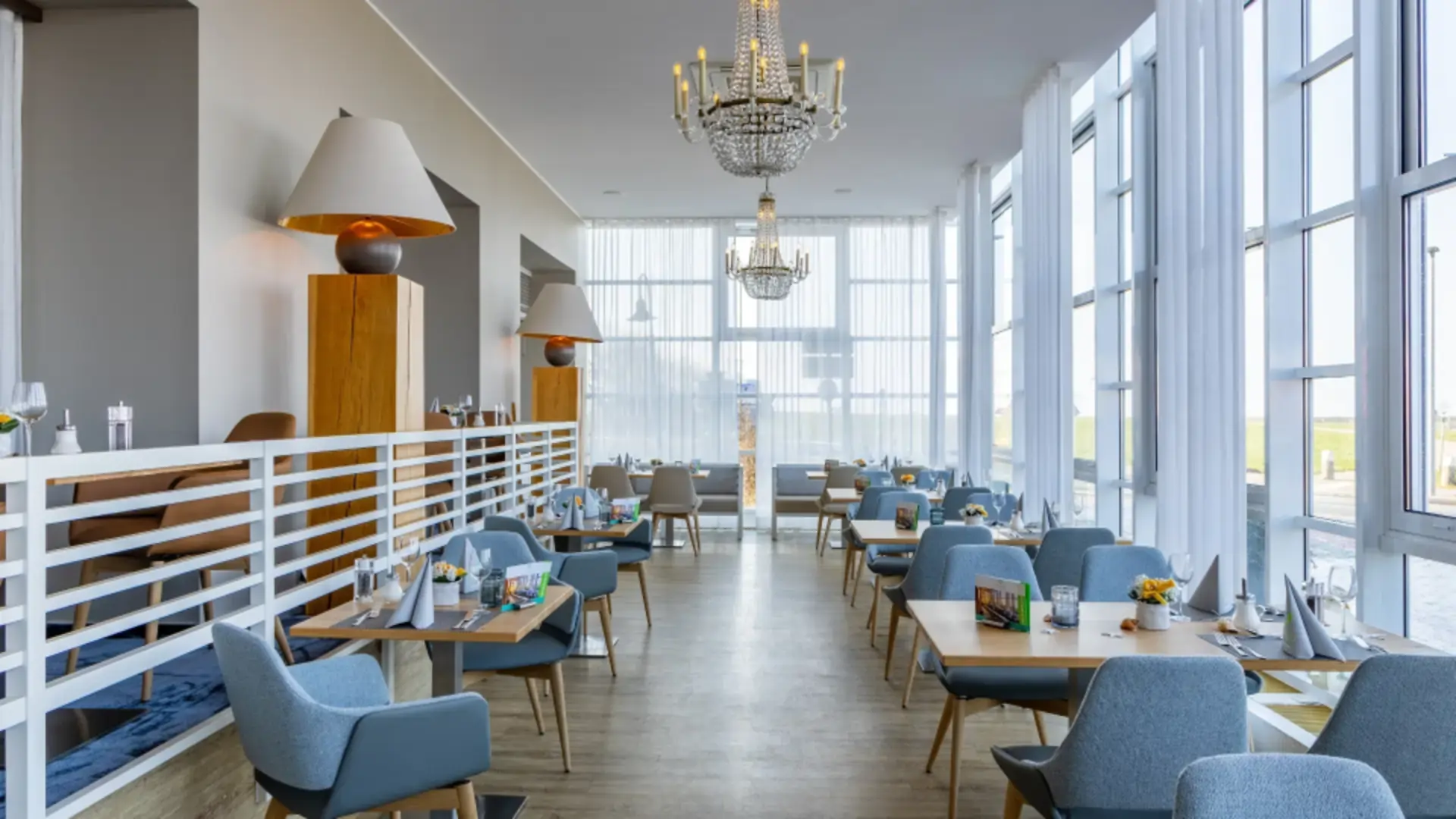 Blick in den Wintergarten des Hafenrestaurants