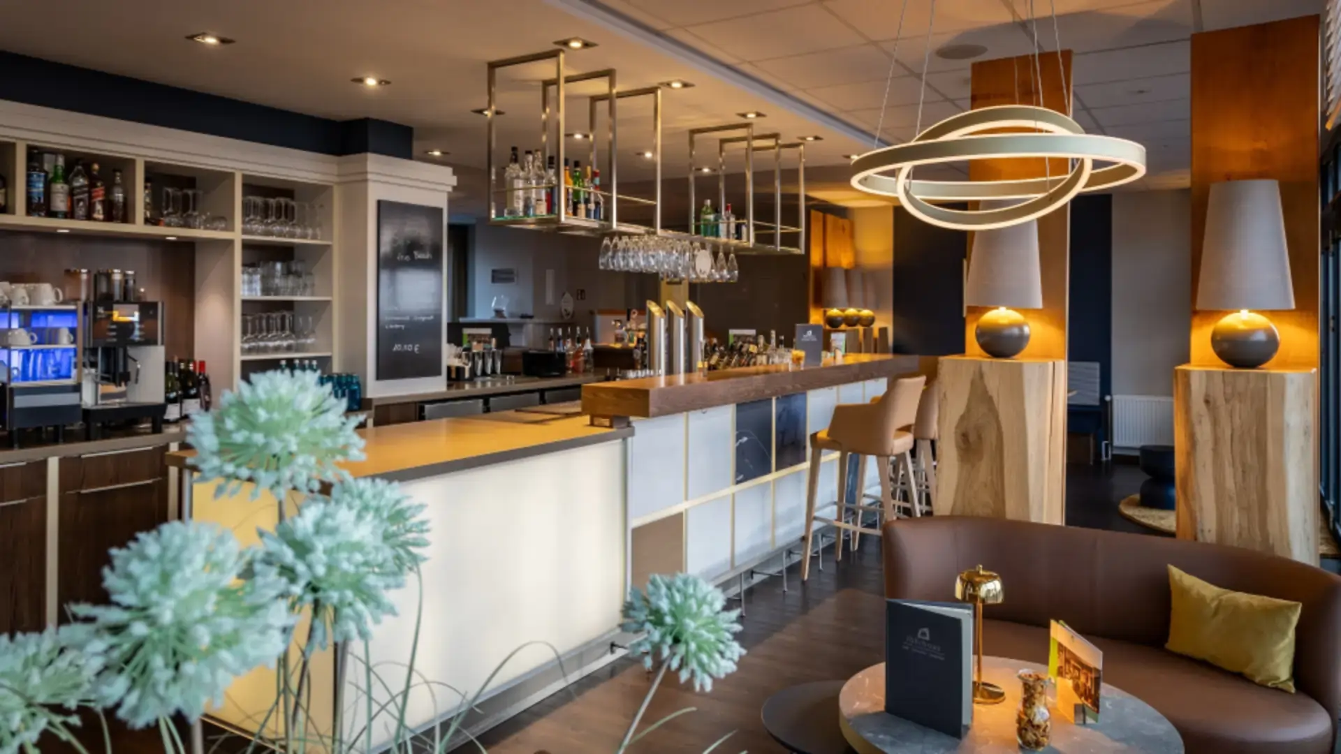 Cosy seating areas along the bar counter