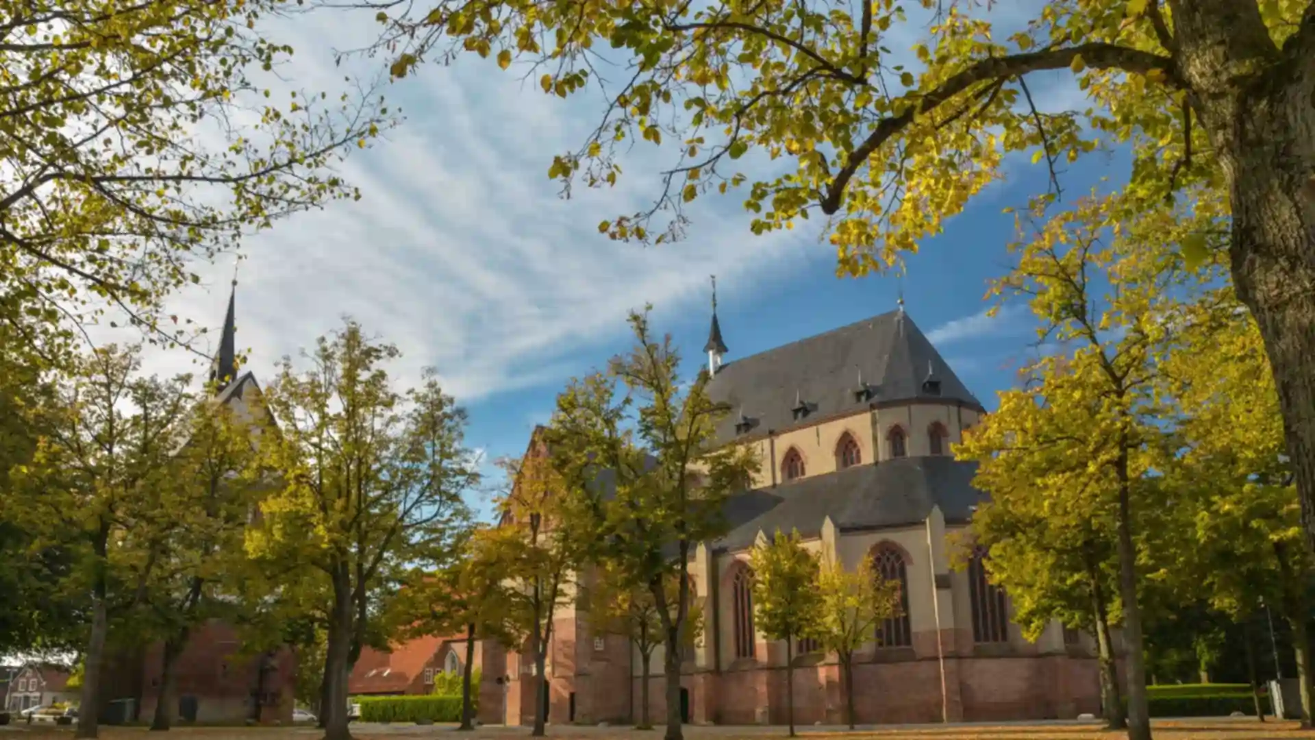 Nörder Marktplatz mit seiner Ludgeri-Kirche